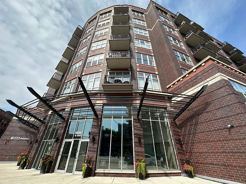 1000 W Adams St #810