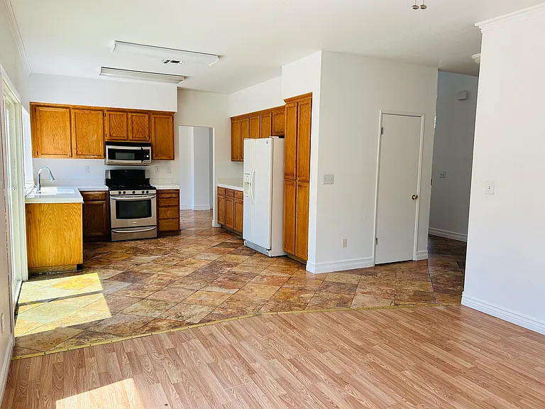 Mesa Ridge Dr — Photo 2