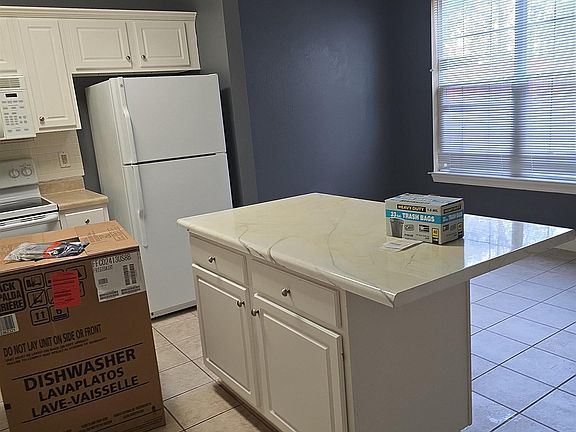 3rd image of 2173 Plantation Ln