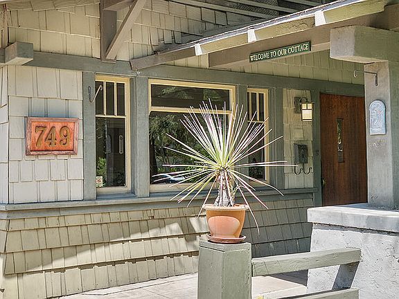 5th image of 749 N Mar Vista Ave
