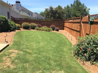 375 Foe Creek Dr, Roswell, GA 30076