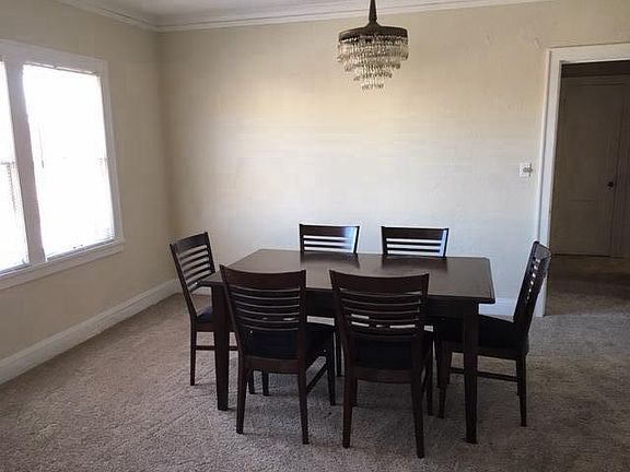 Spacious dining room that easily seats 6 people