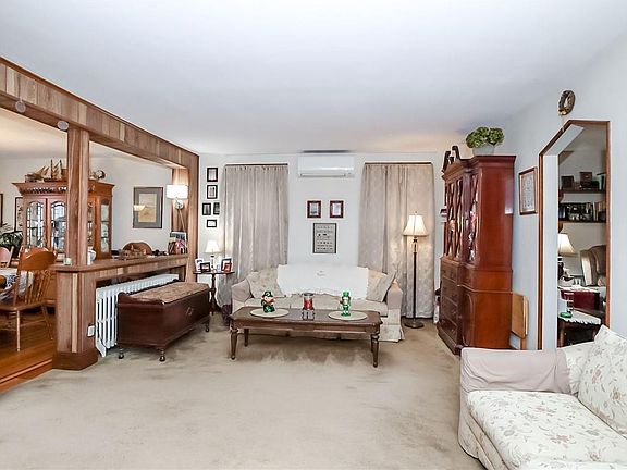 4th image of 471 Pelton Ave