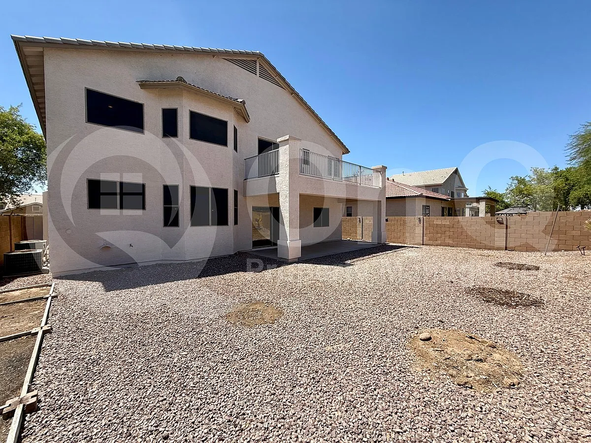 4 bed, 3.0 bath, 2555 sqft, $2,299 — Photo 3