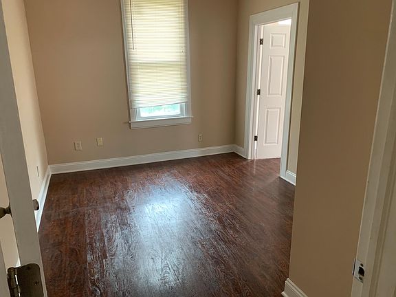 4th image of 502 Hoge St