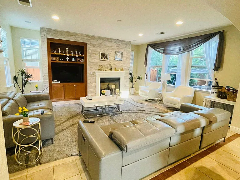 381 W Alameda Dr — Photo 21