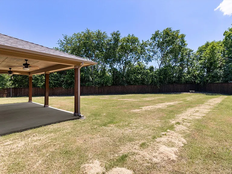 821 Westwood Ct — Photo 17