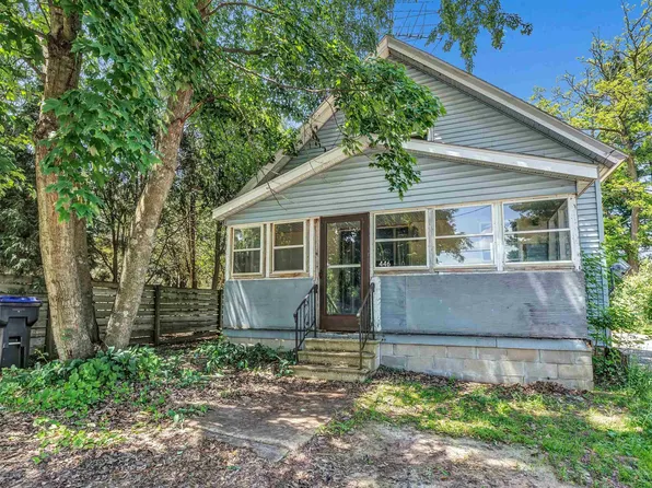 446 State St, Redgranite, WI 54970