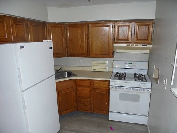 5th image of 221 Center Ave APT 4