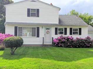 41 Pine Grove Dr, Pittsfield, MA 01201
