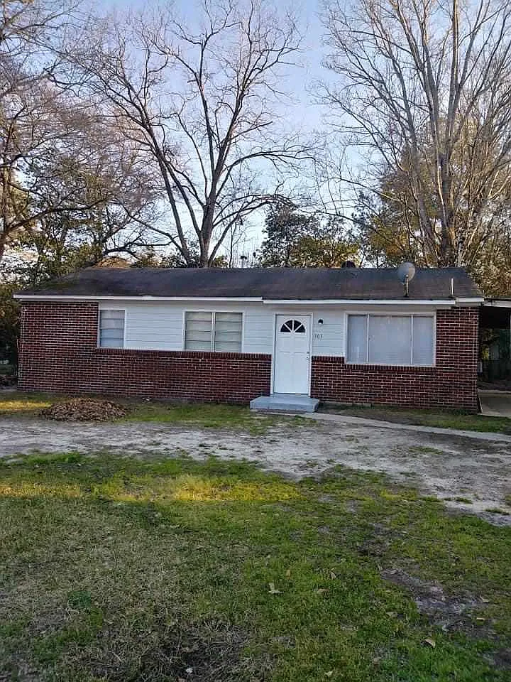 303 Madrid St photo 1