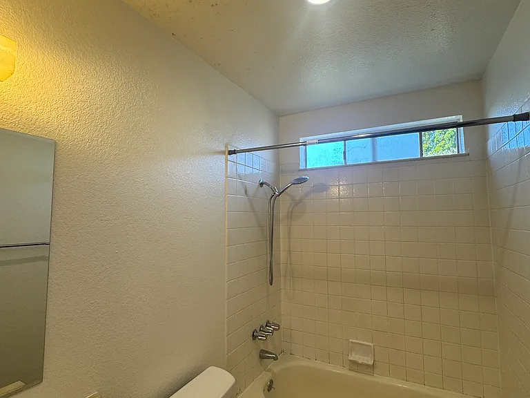 118 Yorkshire Ct #D — Photo 13