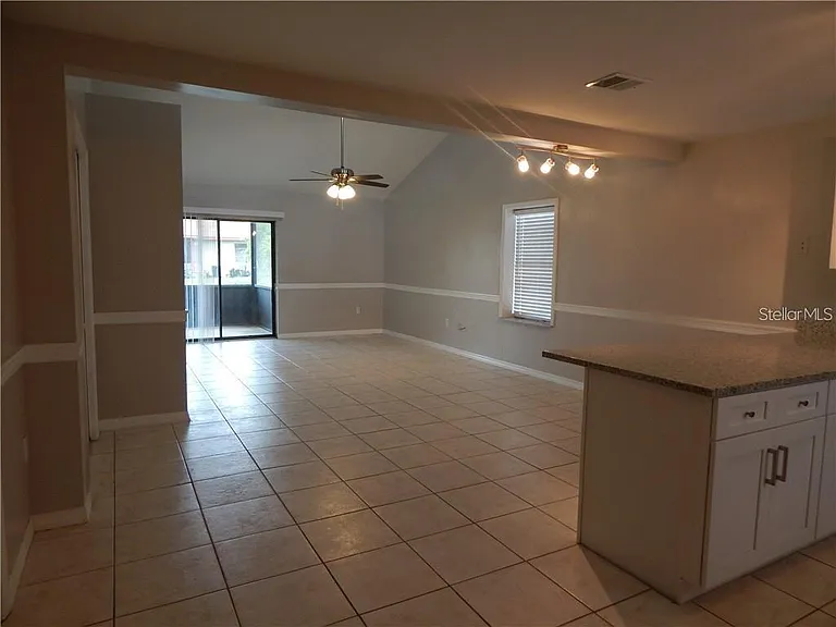 307 Sherborne Ln — Photo 6