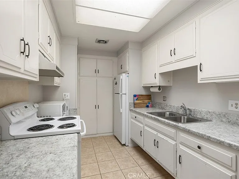 956 Calle Aragon #C — Photo 17