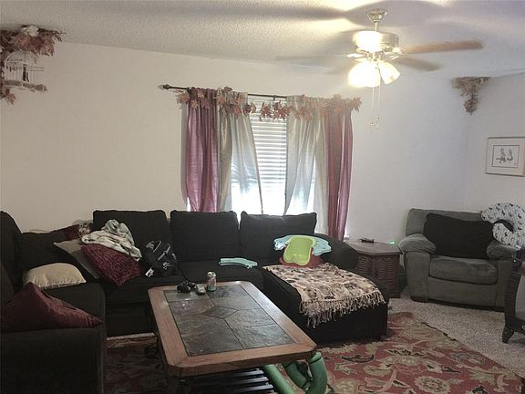 3rd image of 209 Cherry Travis St