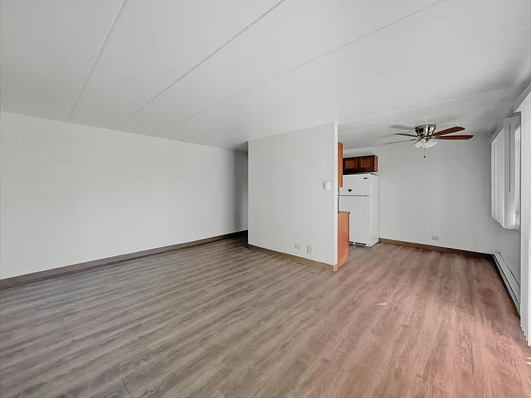 350 S Main St #6 — Photo 3
