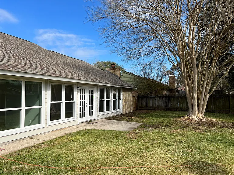 6915 Briarfield Dr — Photo 16