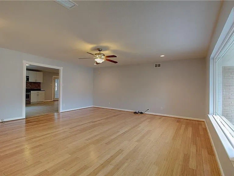 8115 Claremont Dr — Photo 5