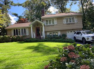 7 Falcon Pl, Halesite, NY 11743