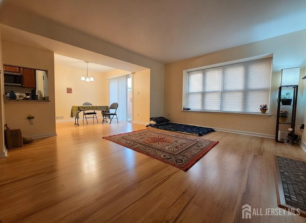 2 bed, 1.5 bath, 1104 sqft, $2,950 — Photo 2