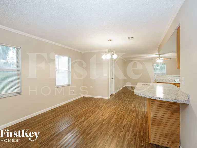 812 W Sligh Ave — Photo 2