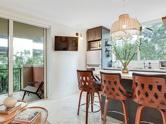 3rd image of 2951 S Bayshore Dr #517