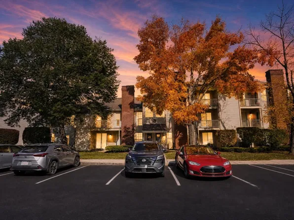 14 Walden Dr APT 8, Natick, MA 01760
