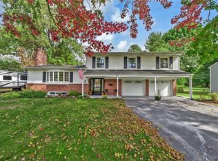 40 Meadowbrook Rd, Orchard Park, NY 14127