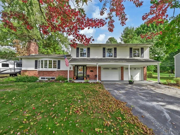 40 Meadowbrook Rd, Orchard Park, NY 14127
