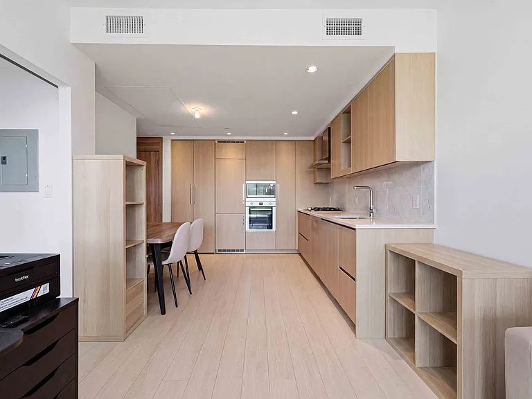 4720 Lougheed Hwy #1308 — Photo 8
