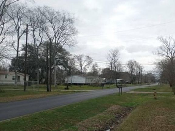 Exterior Neighborhood (street photo)