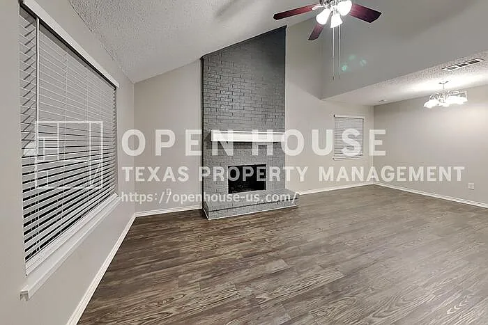 3 bed, 2.0 bath, 1591 sqft, $2,320 — Photo 3