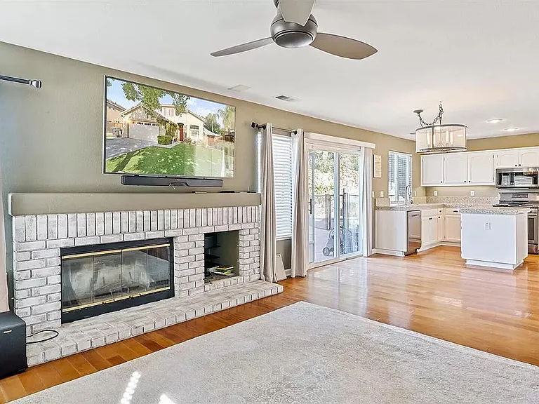 2293 Joseph Damon Dr — Photo 17