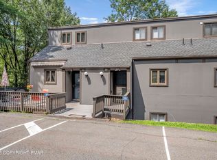 29 Middle Village Way, Tannersville, PA 18372