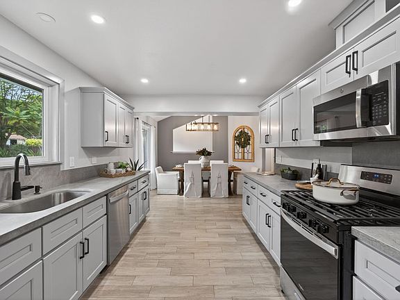 2nd image of 594 S La Luna Ave