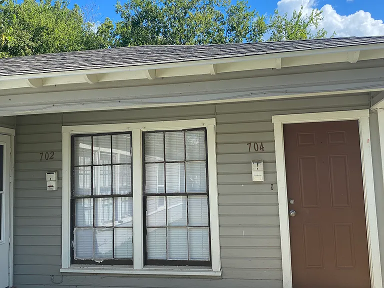 704 Carrie Ave — Photo 1