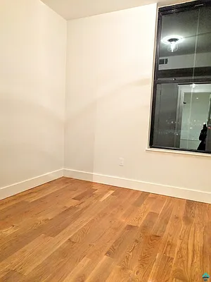 Rented by EXR | media 80