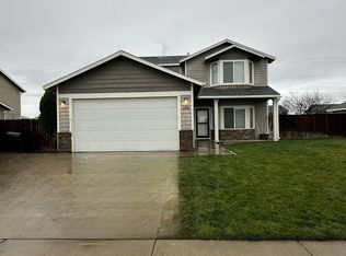206 S Zeus St, Moxee, WA 98936
