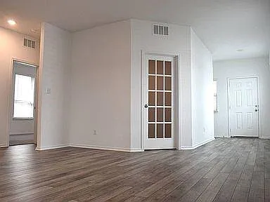 217 English Oak St — Photo 7