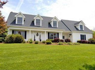 25537 N Warwick Rd, Tower Lakes, IL 60010