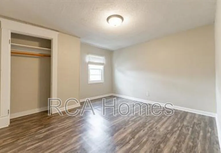 1015 Olive St — Photo 8