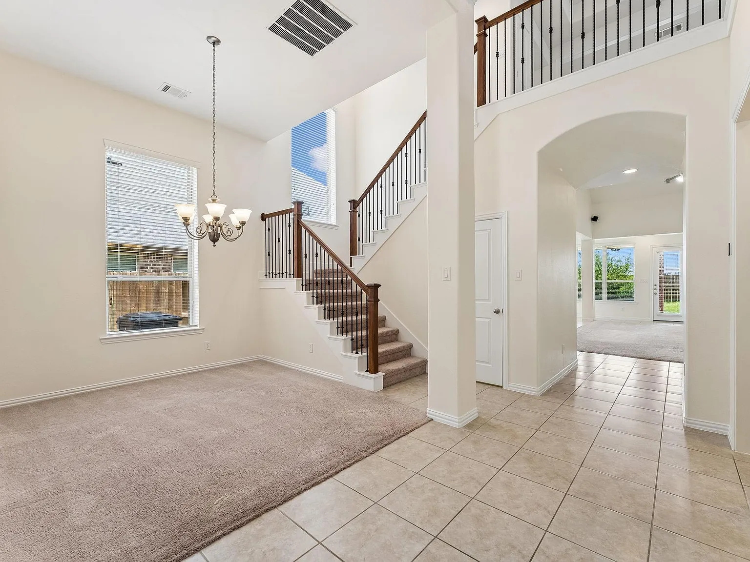 4 bed, 3.0 bath, 3462 sqft, $3,500 — Photo 4