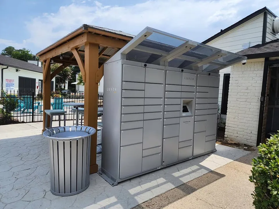 Explore convenience at Cali Crossing Apartments with our state-of-the-art package locker system. Enjoy secure, 24/7 access to your deliveries while relaxing in our inviting community space. Experience seamless livingschedule a tour today!