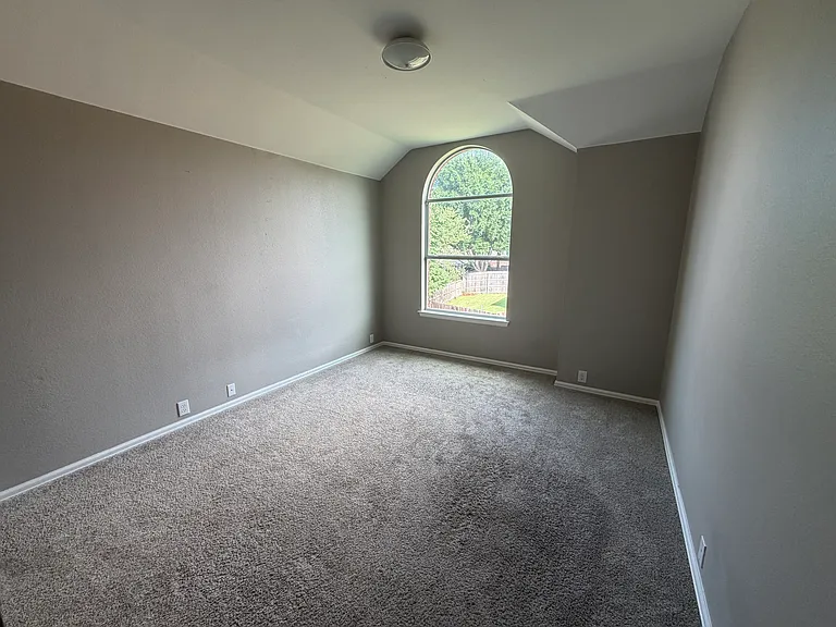 2700 Thorncreek Ln — Photo 37