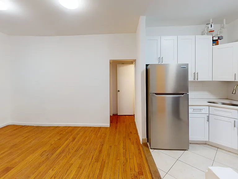 21-28 35th St #1B — Photo 2