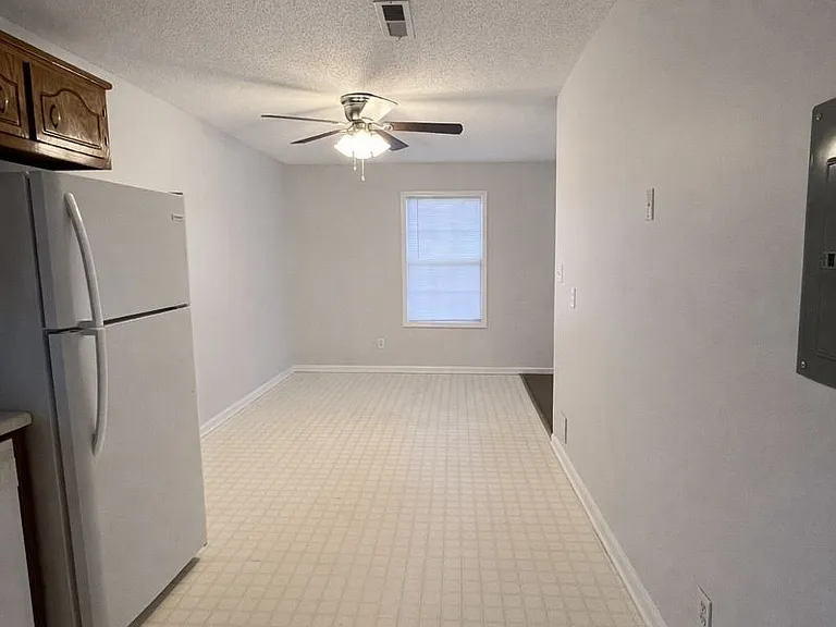 112 Ballygar St #C — Photo 6