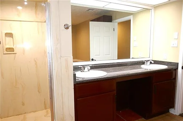 2200 Delaware Ave — Photo 28