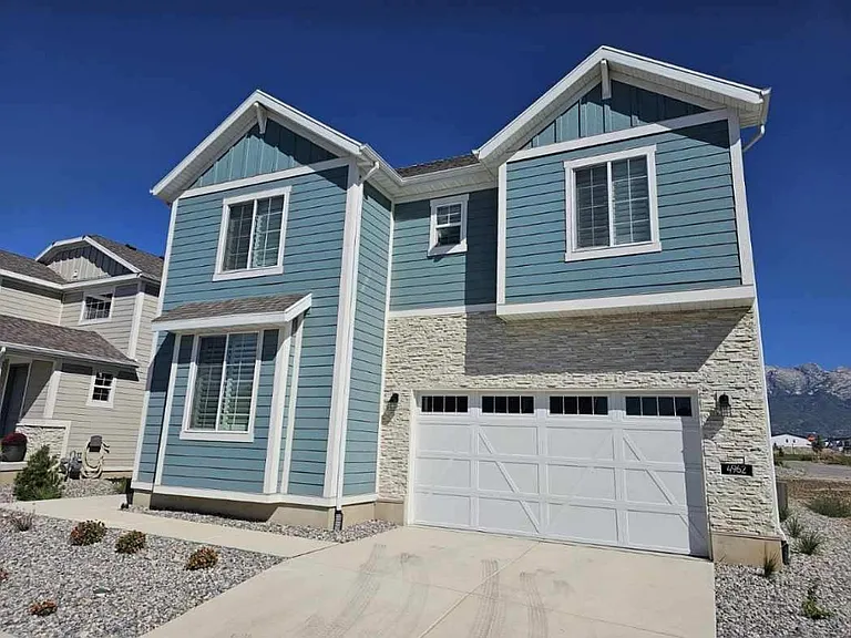 4962 W Evergreen Ln — Photo 2