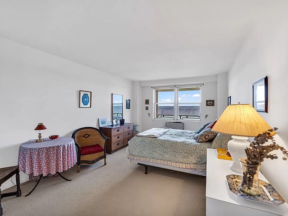 4th image of 5900 Arlington Ave APT 21J