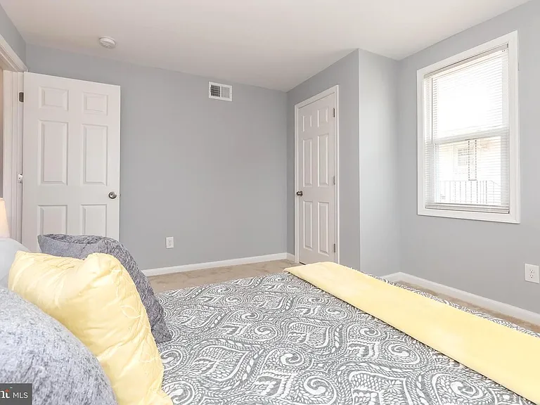 7 Robinson Ave — Photo 15